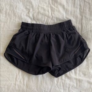 Lululemon Hotty Hot Short II 2.5”